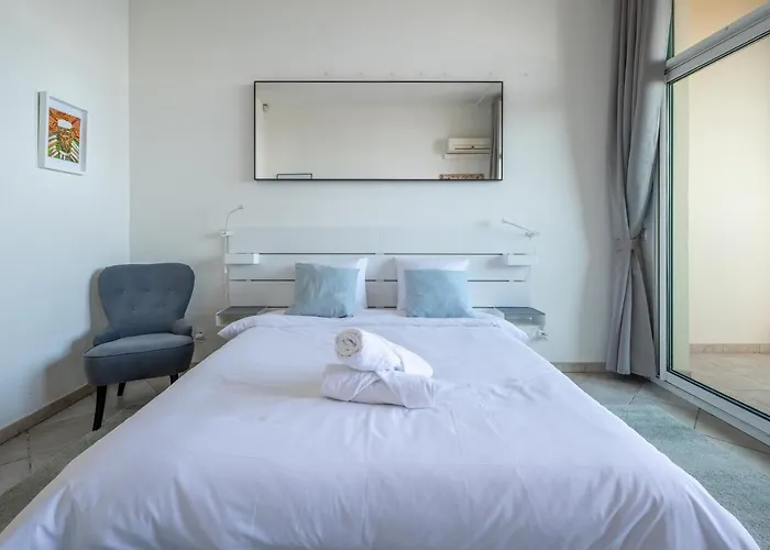 Anastasia, Nice Studio Sea Front, Terrace, Ground Floor