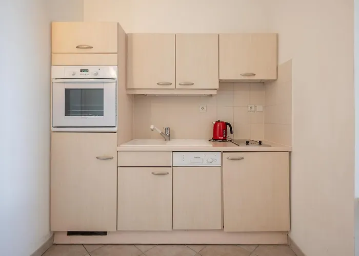 Anastasia, Nice Studio Sea Front, Terrace, Ground Floor