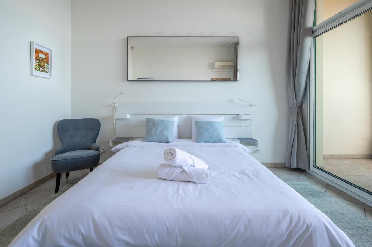 Anastasia, Sea Front, Terrace, Ground Floor Apartment Menton