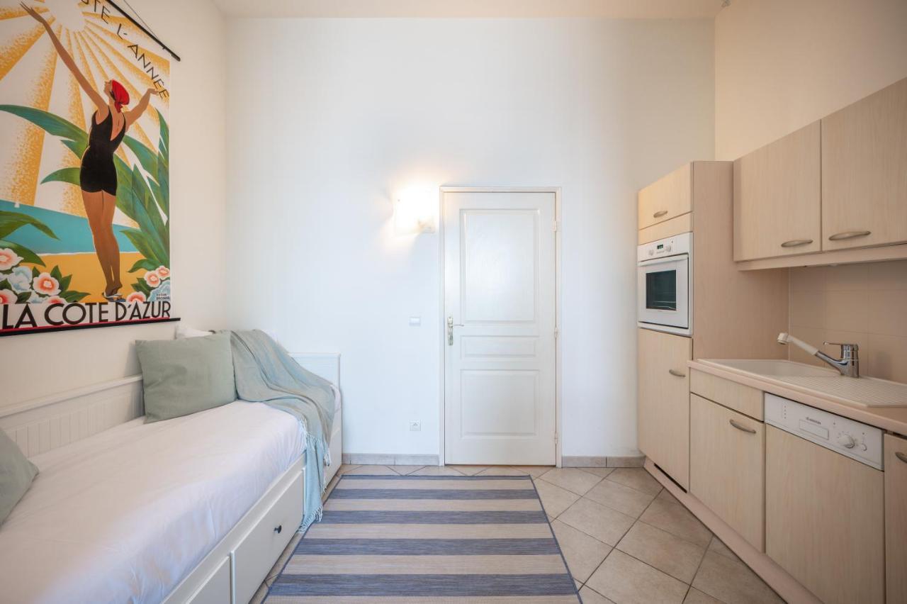 Anastasia, Sea Front, Terrace, Ground Floor Apartment Menton